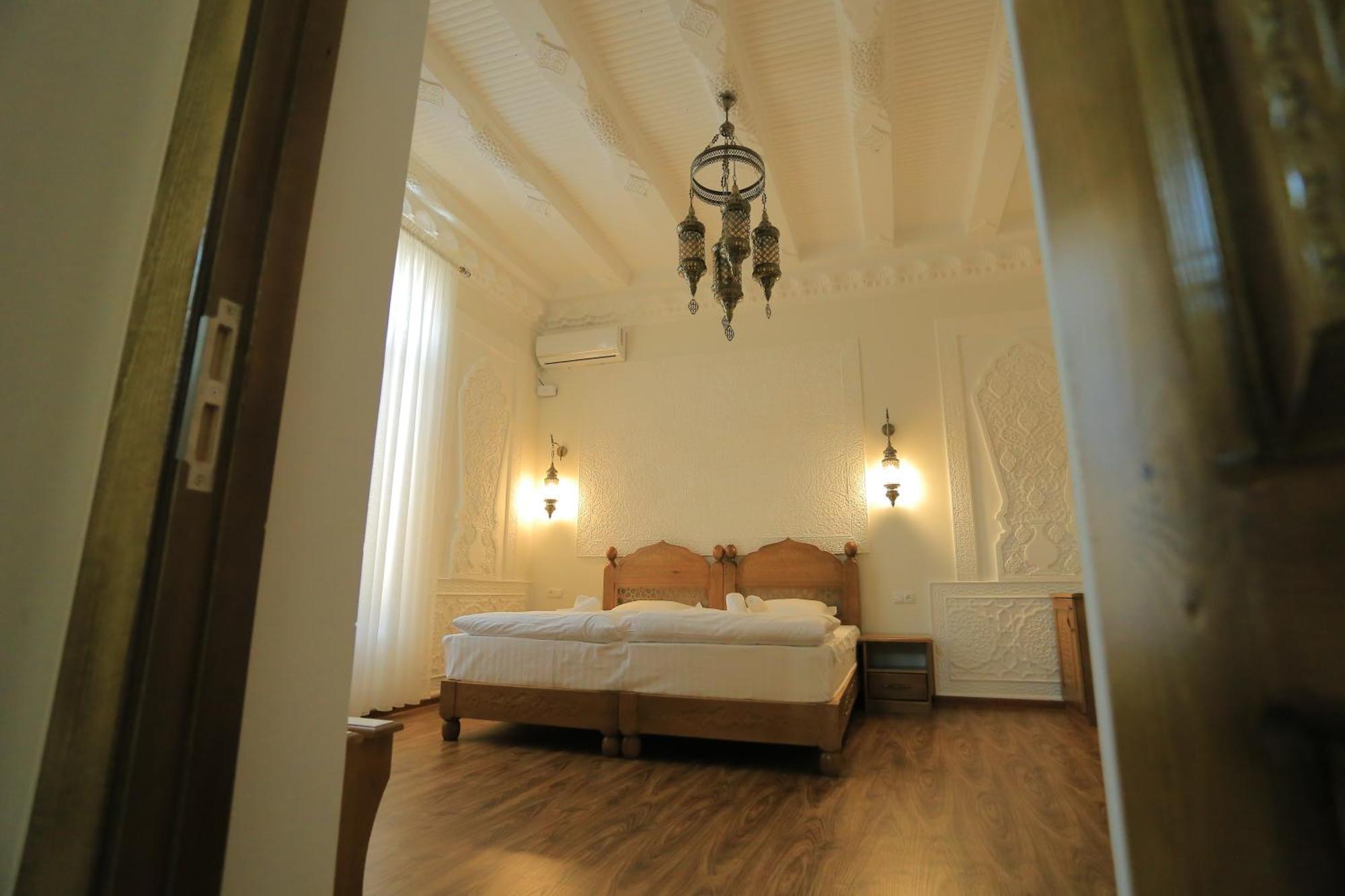 בוקורו Guesthouse Muqaddam מראה חיצוני תמונה