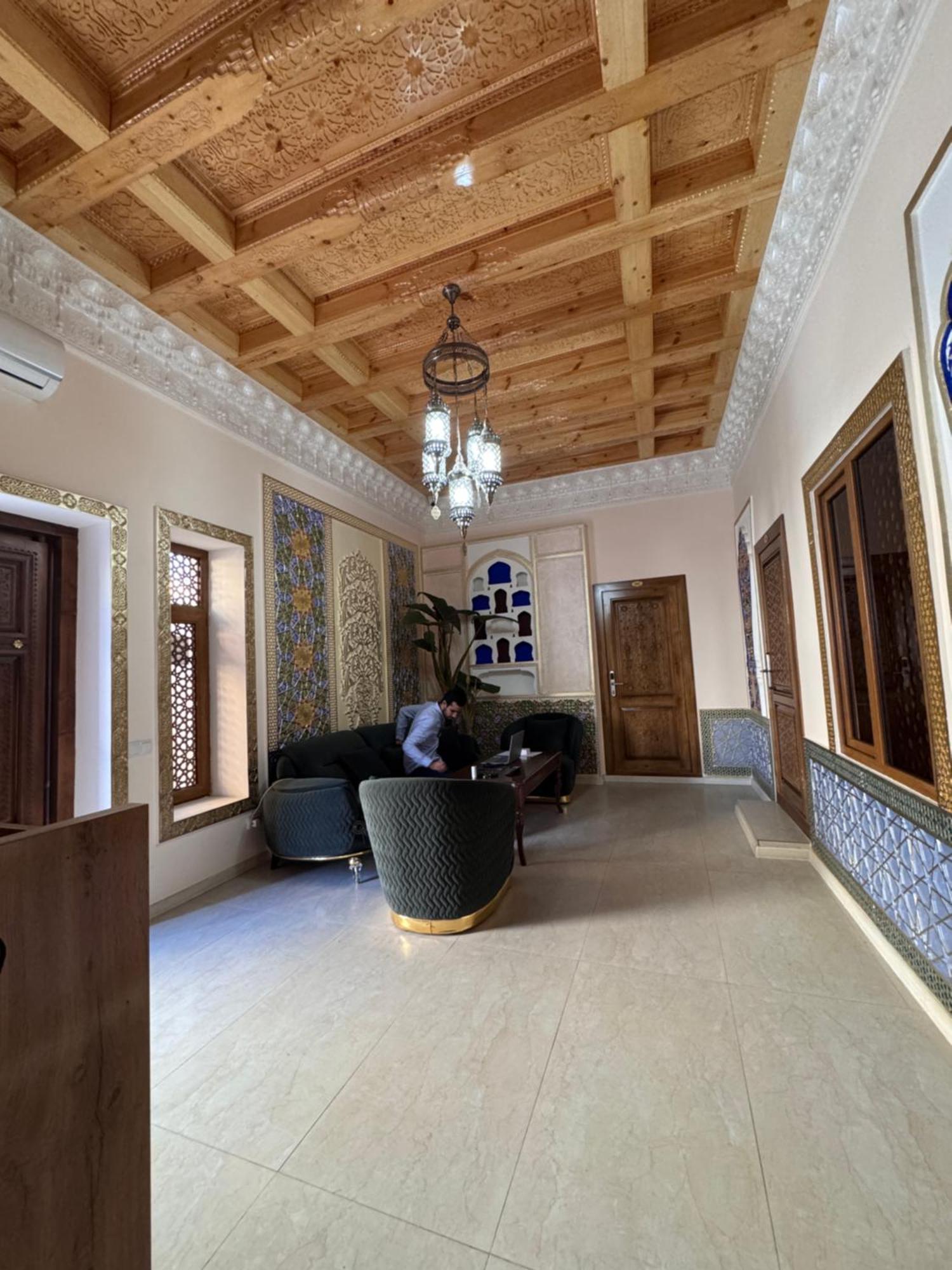 בוקורו Guesthouse Muqaddam מראה חיצוני תמונה
