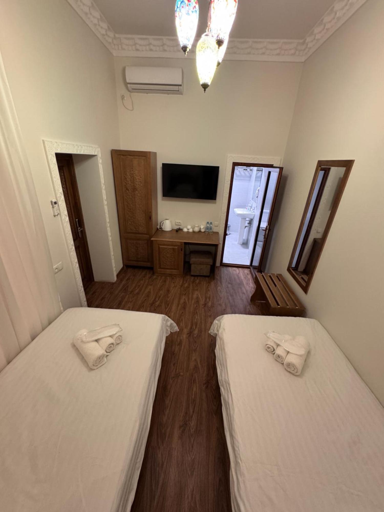בוקורו Guesthouse Muqaddam מראה חיצוני תמונה