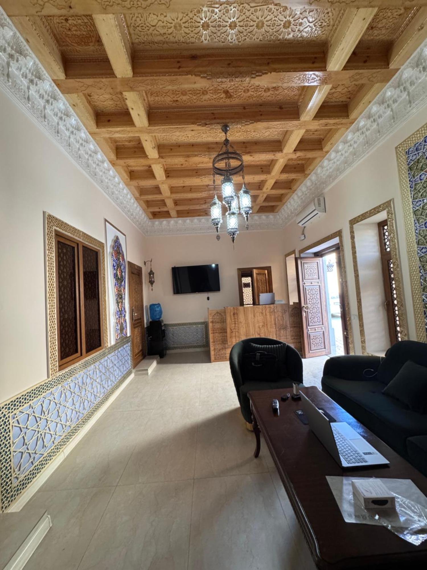 בוקורו Guesthouse Muqaddam מראה חיצוני תמונה