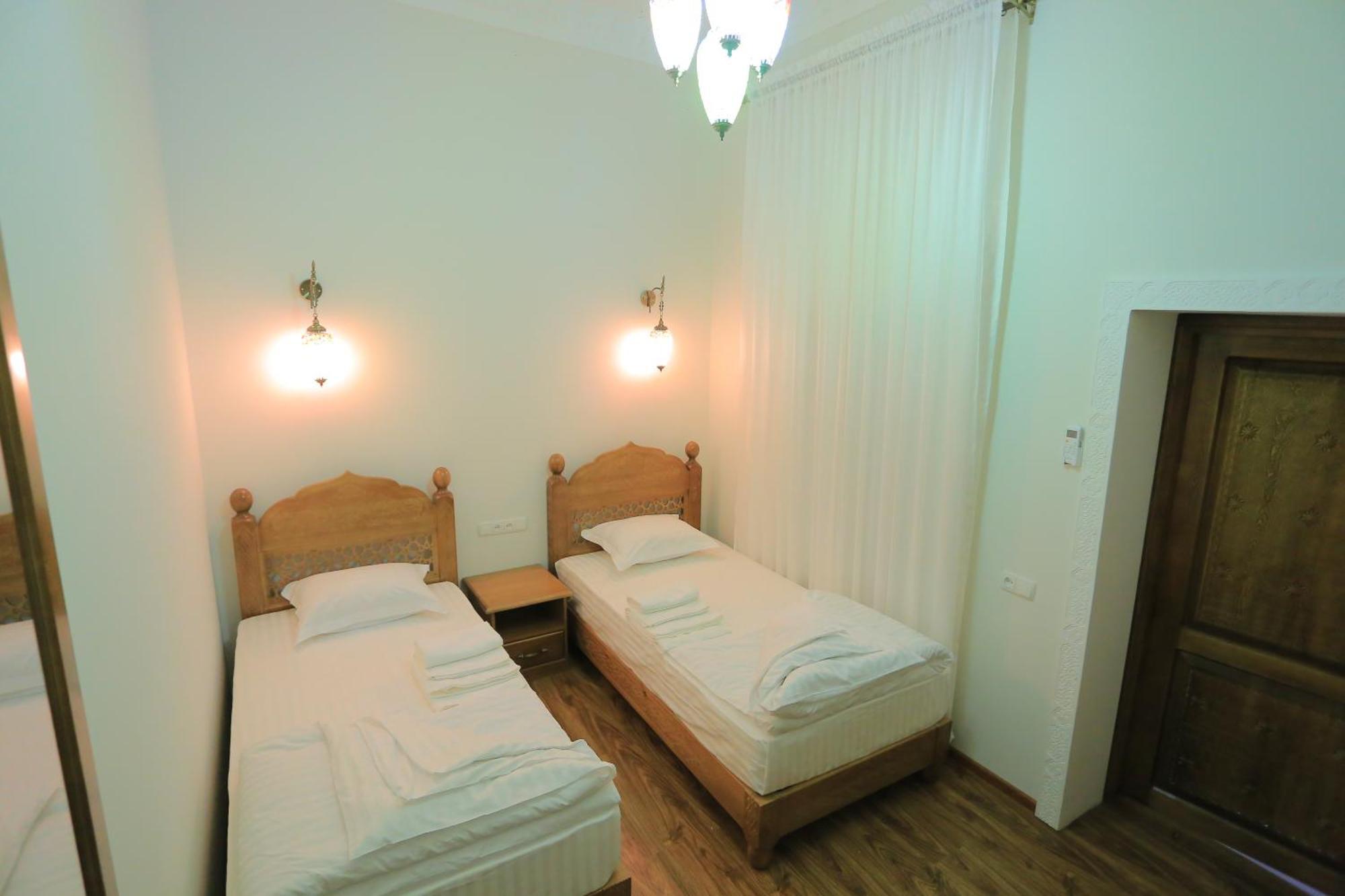 בוקורו Guesthouse Muqaddam מראה חיצוני תמונה