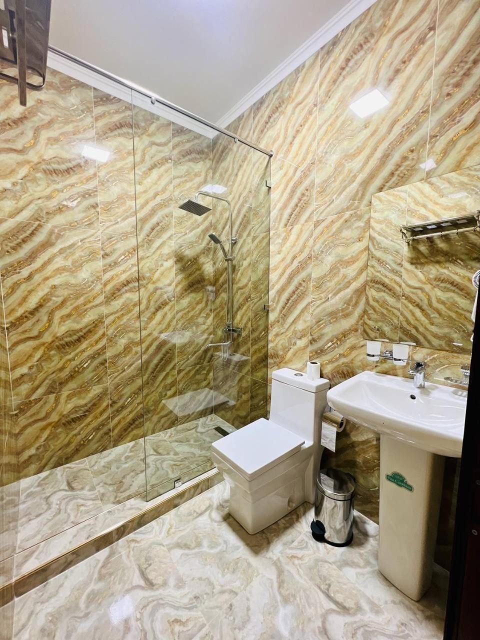 בוקורו Guesthouse Muqaddam מראה חיצוני תמונה