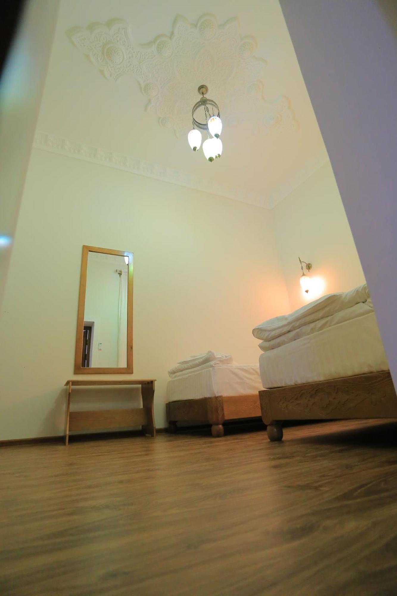 בוקורו Guesthouse Muqaddam מראה חיצוני תמונה