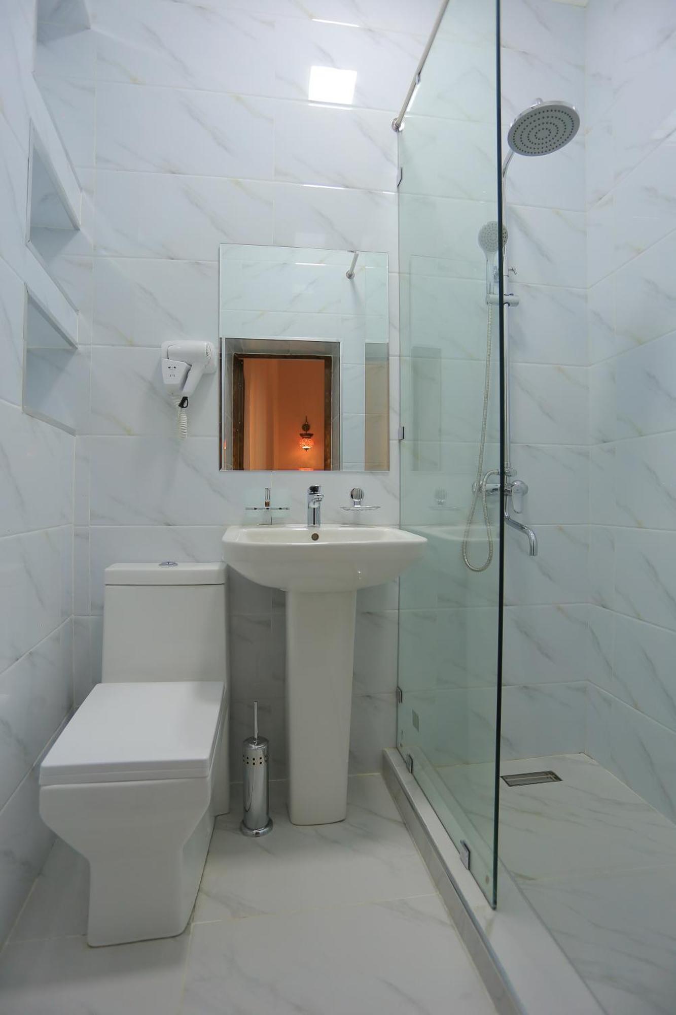 בוקורו Guesthouse Muqaddam מראה חיצוני תמונה